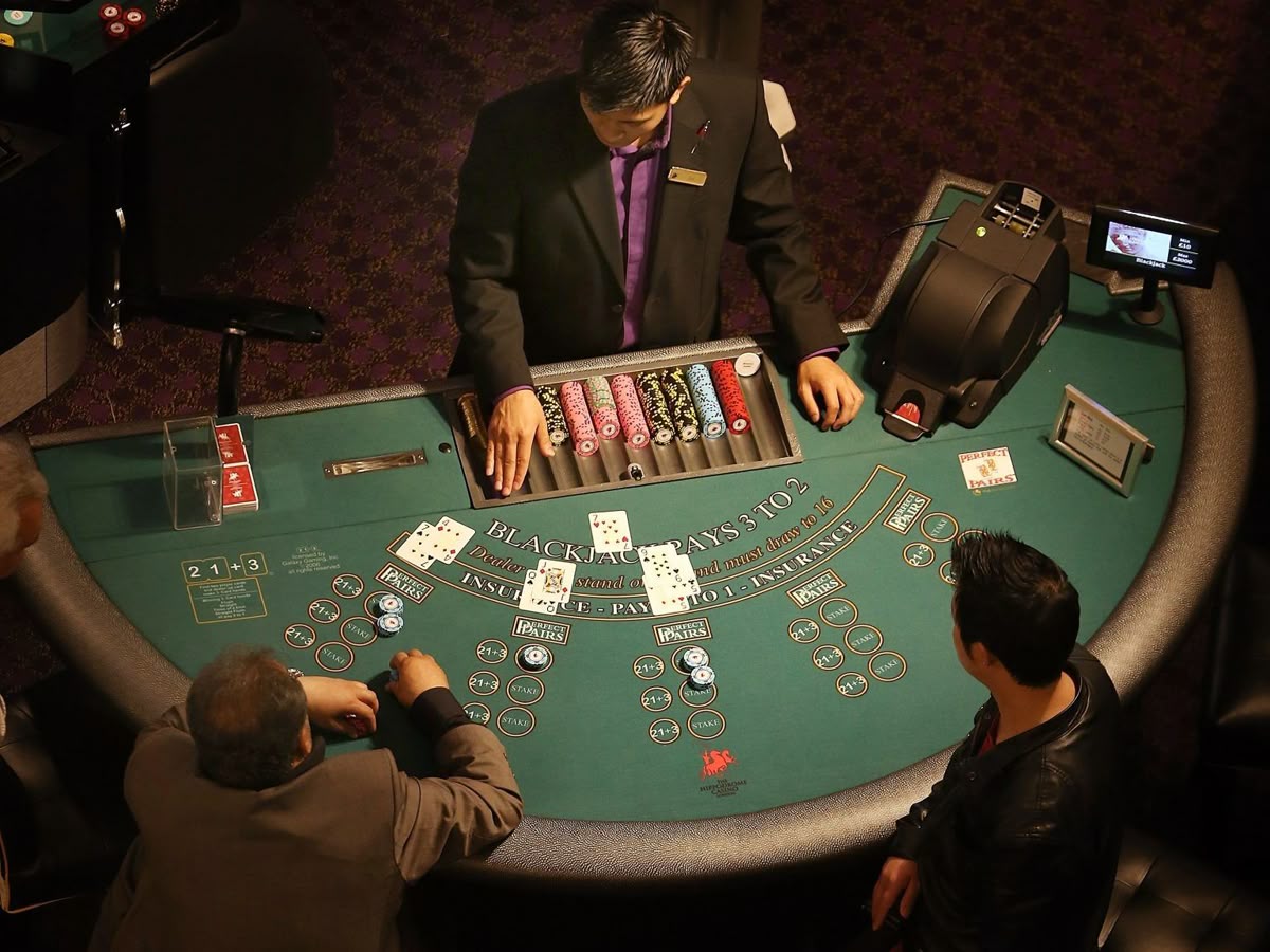 Casino World کیسینو میں پوکر گیمز